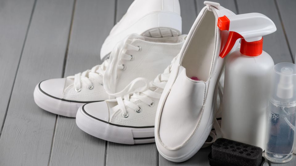 Поношенные кроссовки будут белее новых: эта чудо-смесь выведет грязь за 15 минут