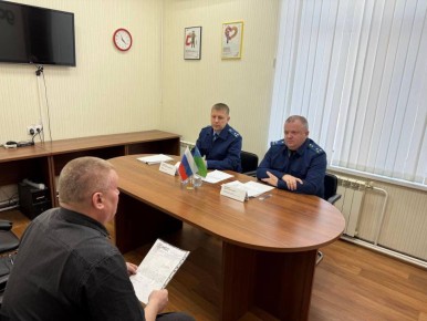 Первый заместитель прокурора автономного округа Михаил Дружинин провел личный прием граждан в пгт.Излучинск