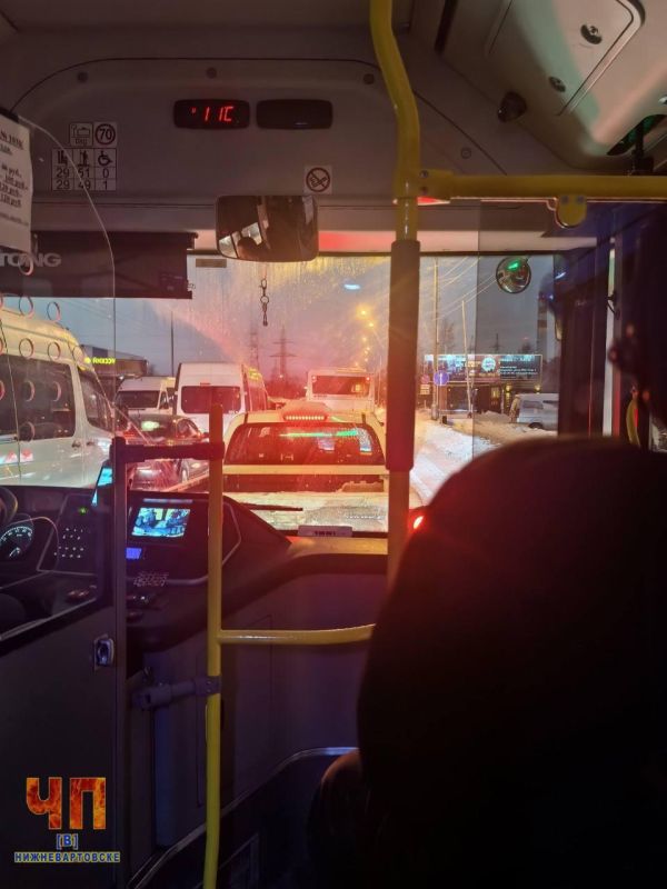 Вартовчане считают, что светофор у ТЦ Подсолнух проклят