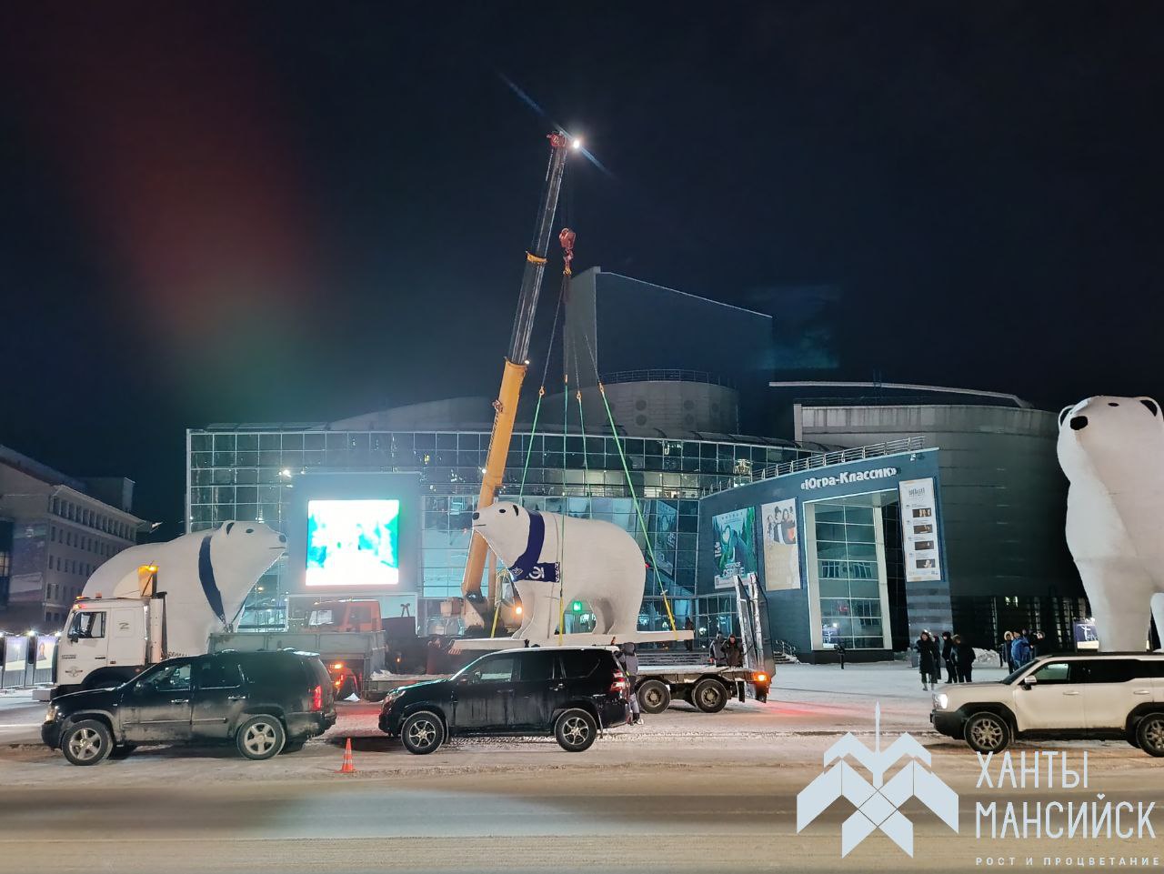 Вся семья в сборе, а это значит лишь одно — Новый Год совсем близко! Вся семья в сборе, а это значит лишь одно — Новый Год совсем близко!