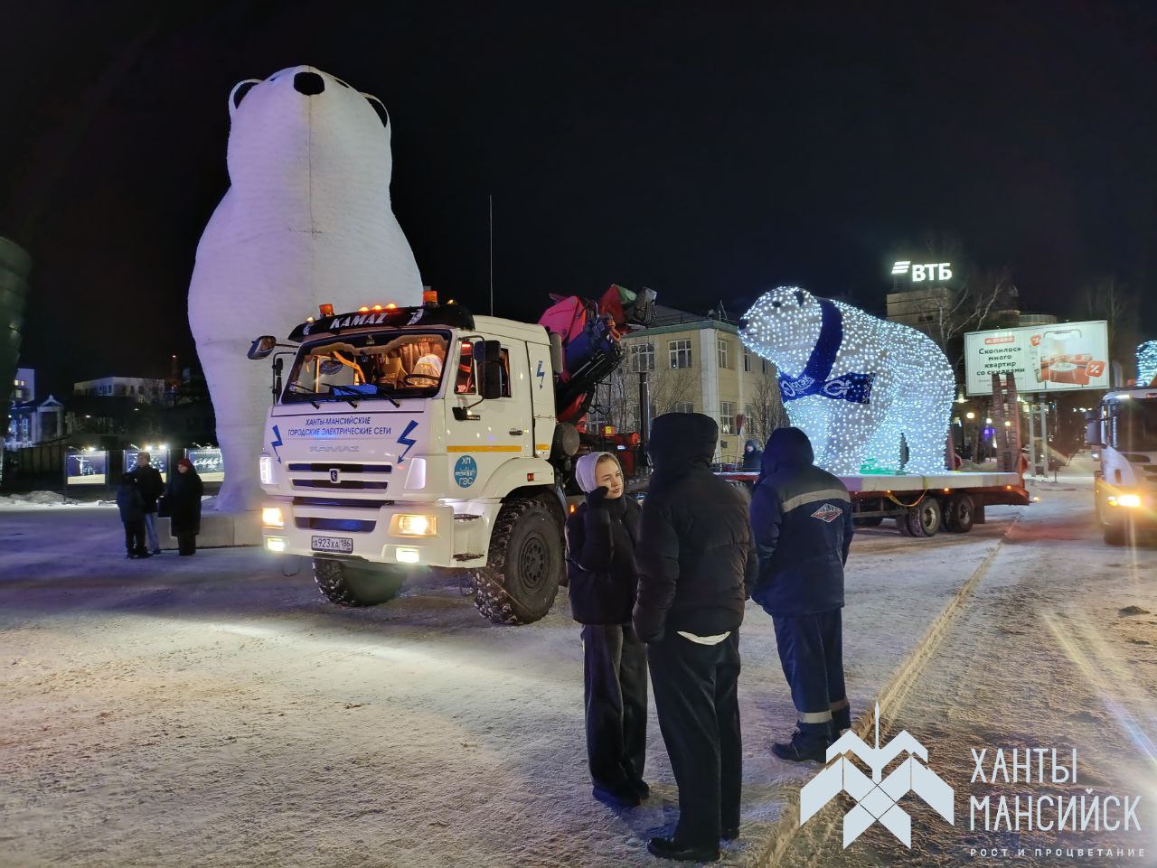 Вся семья в сборе, а это значит лишь одно — Новый Год совсем близко! Вся семья в сборе, а это значит лишь одно — Новый Год совсем близко!