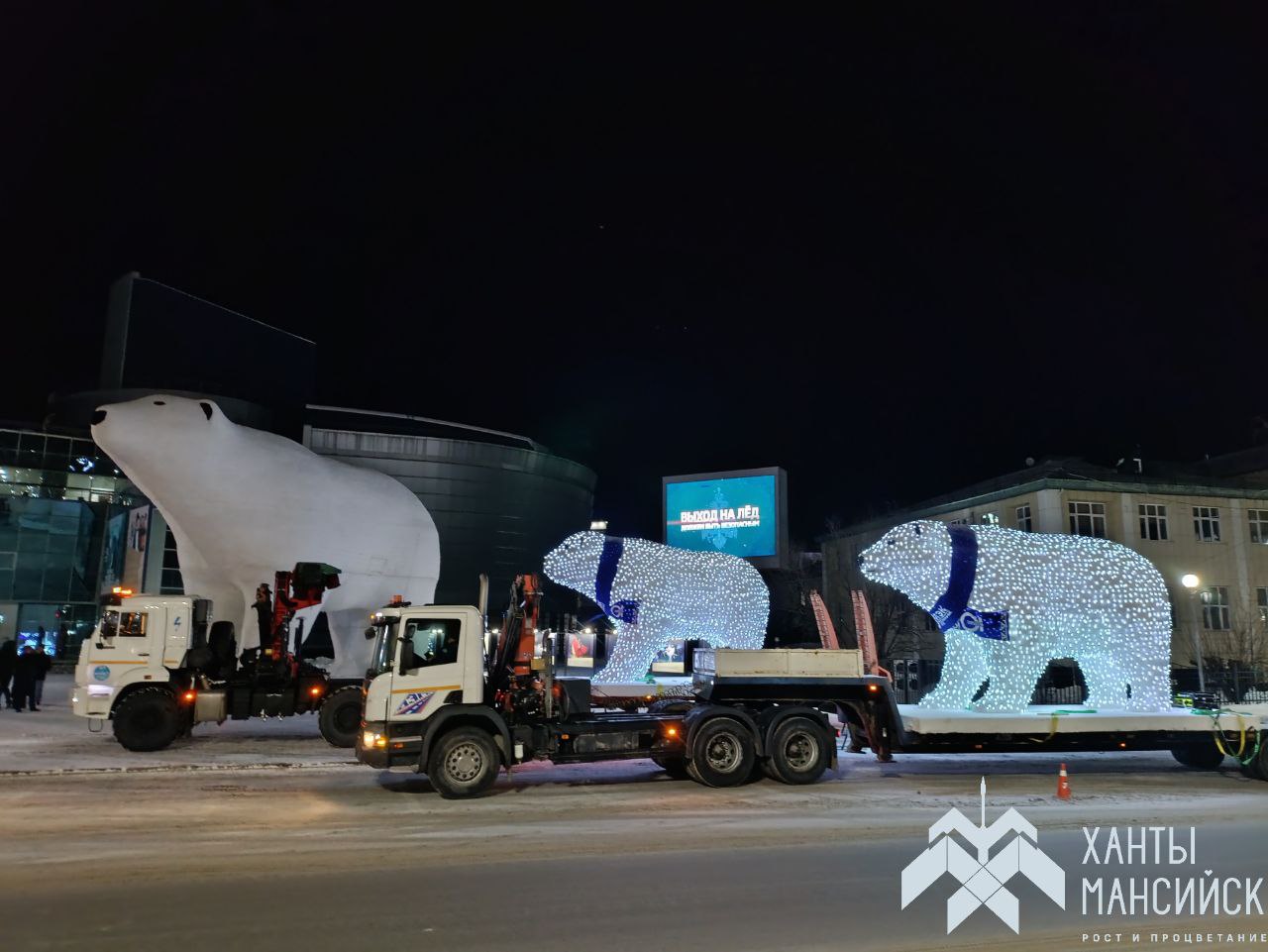 Вся семья в сборе, а это значит лишь одно — Новый Год совсем близко! Вся семья в сборе, а это значит лишь одно — Новый Год совсем близко!