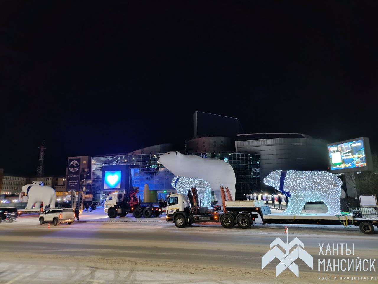 Вся семья в сборе, а это значит лишь одно — Новый Год совсем близко! Вся семья в сборе, а это значит лишь одно — Новый Год совсем близко!