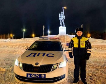 Лейтенант Ламп не оставил вартовчанку в беде и починил ей машину