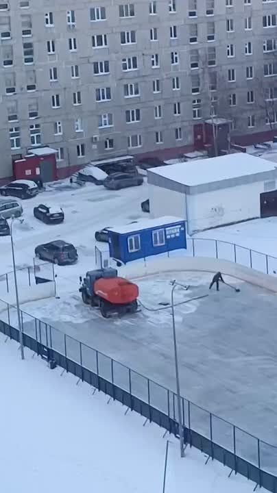 Убиться на катке могут вартовчане из-за винтажной заливки льда