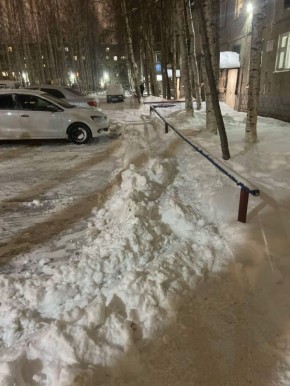 Кто главнее во дворе - автомобили или пешеходы?