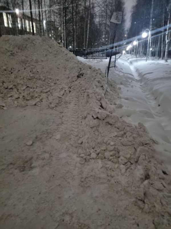 А это тропа между школой №11 и детским садом №4: