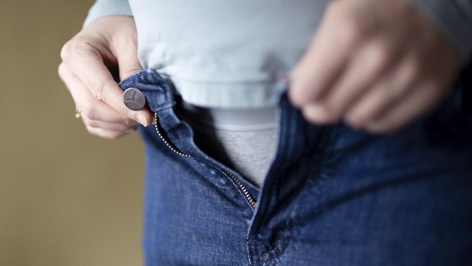 Сядут по фигуре: лайфхак с принятием душа в джинсах взорвал Сеть