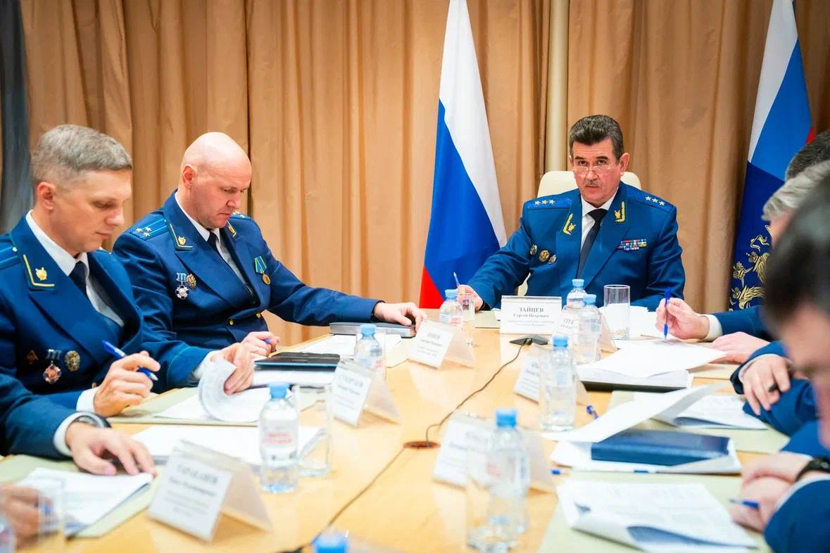 Заместитель Генпрокурора России Сергей Зайцев провел личный прием жителей Ханты-Мансийского автономного округа – Югры Заместитель Генпрокурора России Сергей Зайцев провел личный прием жителей Ханты-Мансийского автономного округа – Югры