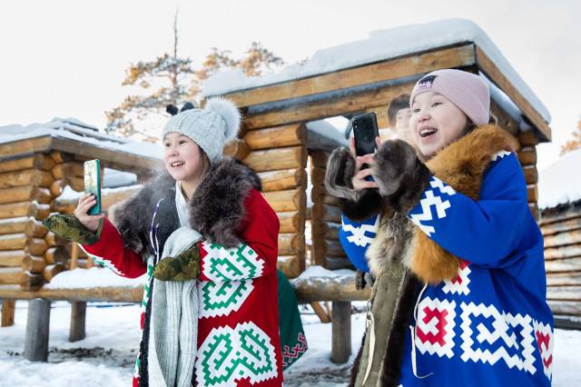 В Югре выстроена особая модель сохранения культуры коренных малочисленных народов Севера — живая, разнообразная и глубоко уважительная к идентичности ханты и манси