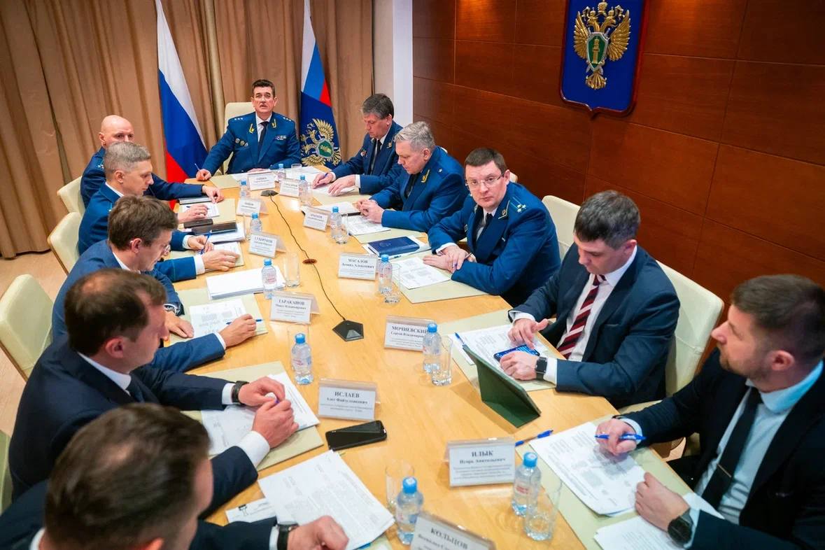 Заместитель Генпрокурора России Сергей Зайцев провел личный прием жителей Ханты-Мансийского автономного округа – Югры Заместитель Генпрокурора России Сергей Зайцев провел личный прием жителей Ханты-Мансийского автономного округа – Югры