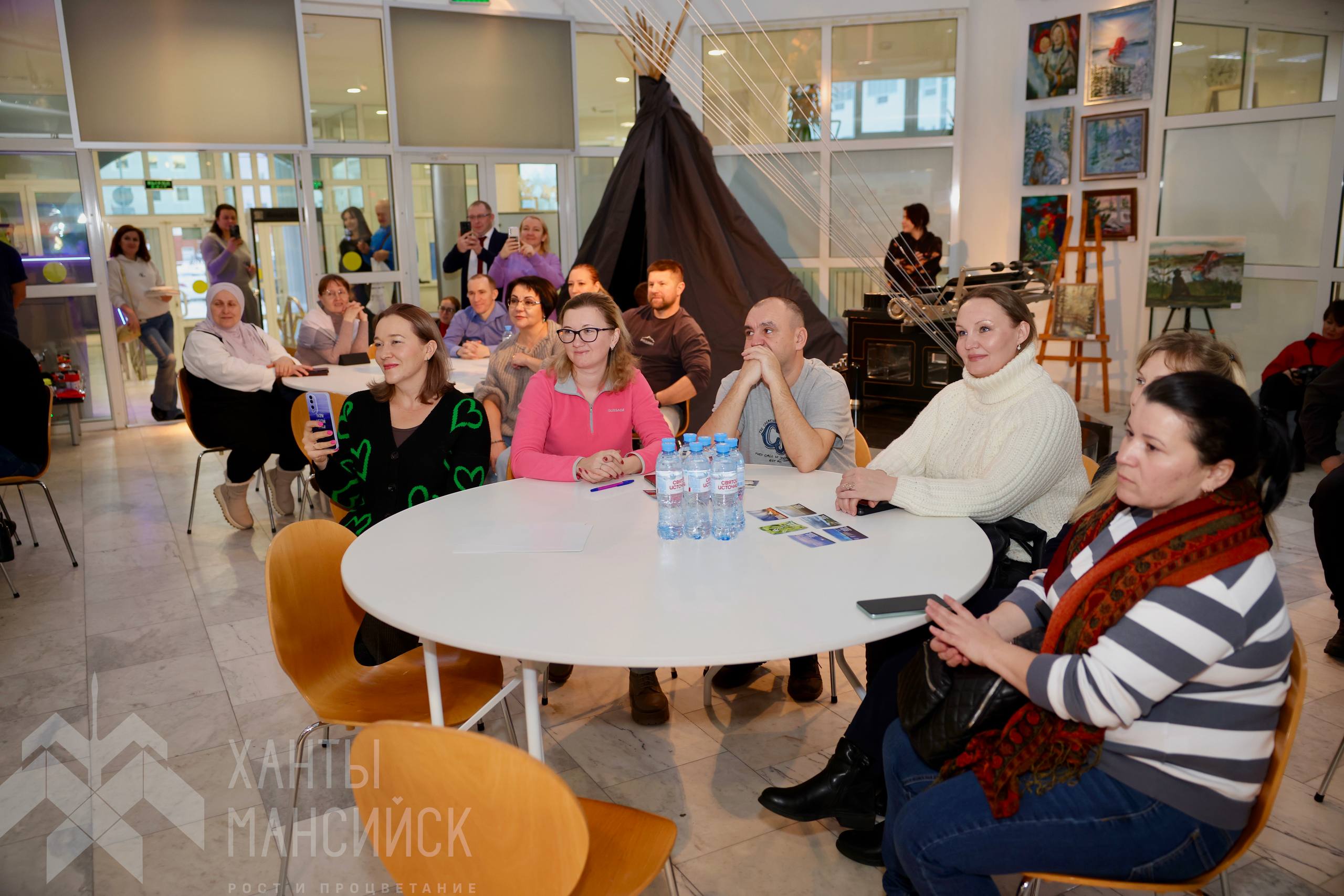 В окружной столице прошел городской форум «Мы вместе», где подвели итоги проекта «Солнце встает на Востоке», поддержанного грантом Главы Ханты-Мансийска В окружной столице прошел городской форум «Мы вместе», где подвели итоги проекта «Солнце встает на Востоке», поддержанного грантом Главы Ханты-Мансийска