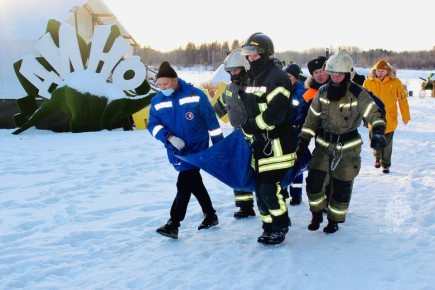 Учения на зимнем водоёме: как в Пыть-Яхе отрабатывали спасение условного пострадавшего