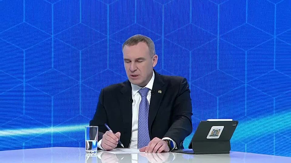 С 2026 года мигранты не смогут работать курьерами в Югре