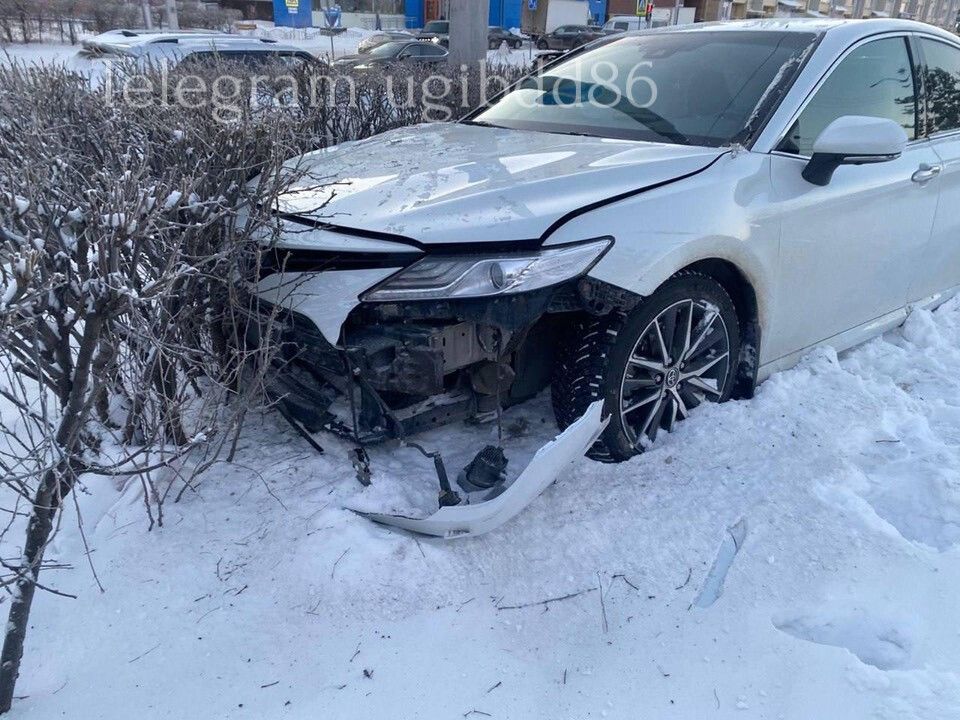 Двое детей пострадали при столкновении автомобилей в Сургуте