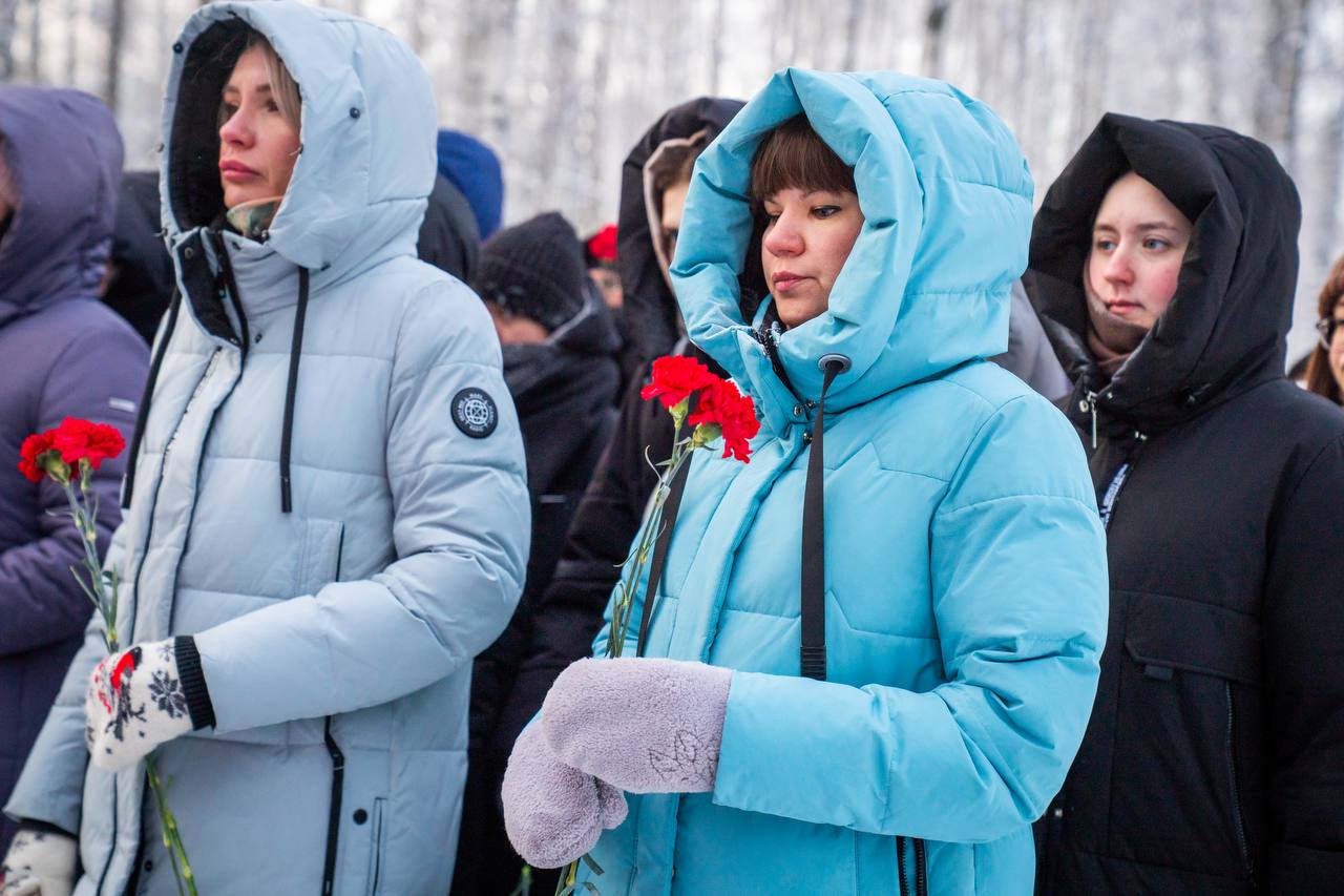 Югорчане почтили память Героев Отечества Югорчане почтили память Героев Отечества