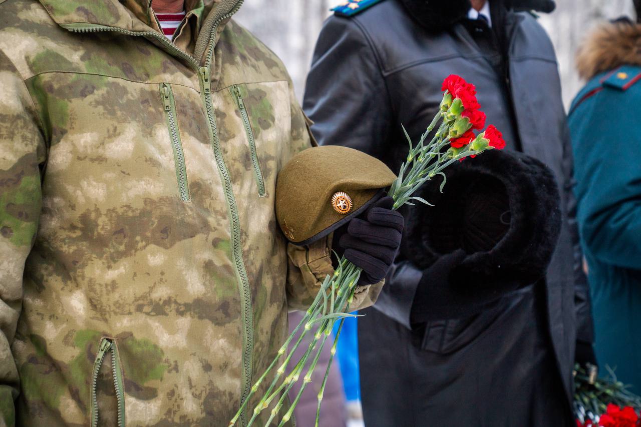 Югорчане почтили память Героев Отечества Югорчане почтили память Героев Отечества