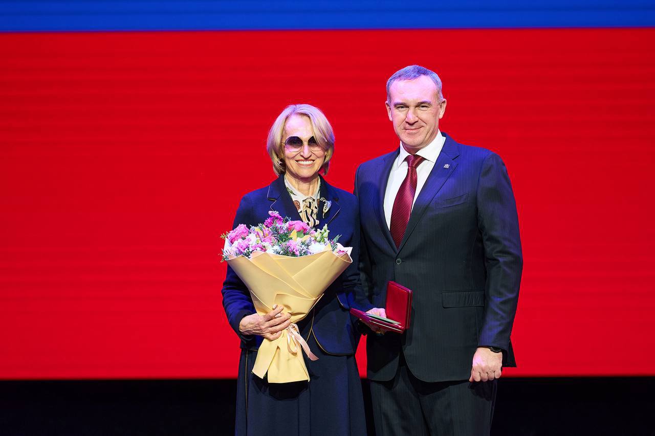 В честь 95-летия Югры Руслан Кухарук вручил жителям округа заслуженные государственные награды и почетные звания В честь 95-летия Югры Руслан Кухарук вручил жителям округа заслуженные государственные награды и почетные звания