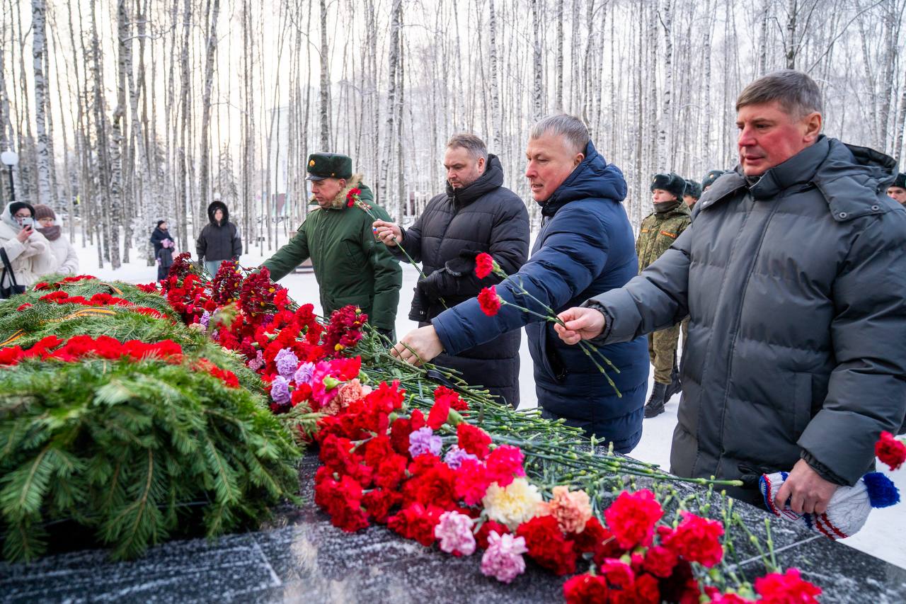 Югорчане почтили память Героев Отечества Югорчане почтили память Героев Отечества