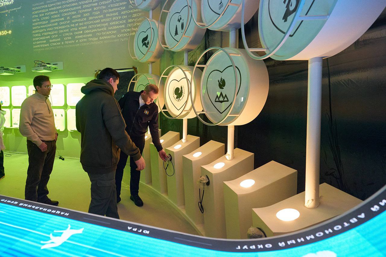 Губернатор Югры Руслан Кухарук осмотрел ход строительства Национального центра «Россия» в Югре Губернатор Югры Руслан Кухарук осмотрел ход строительства Национального центра «Россия» в Югре