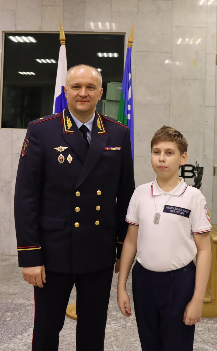 В Ханты-Мансийске учащиеся полицейского класса приняли присягу на верность Отечеству В Ханты-Мансийске учащиеся полицейского класса приняли присягу на верность Отечеству