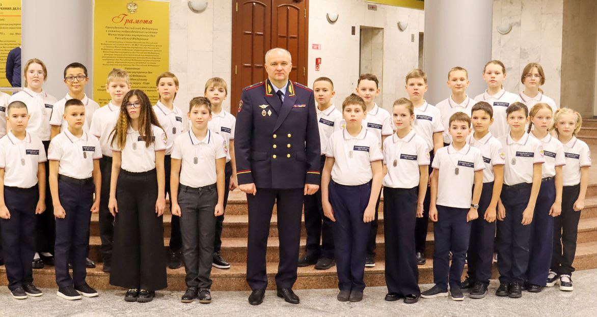 В Ханты-Мансийске учащиеся полицейского класса приняли присягу на верность Отечеству В Ханты-Мансийске учащиеся полицейского класса приняли присягу на верность Отечеству