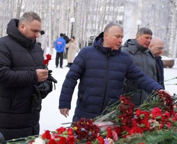 Торжественная церемония возложения цветов в День Героев Отечества