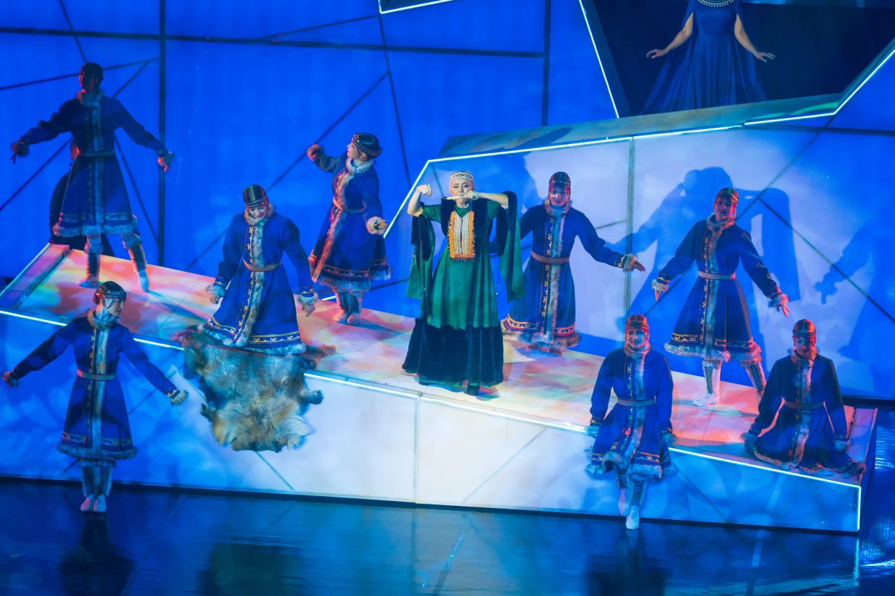 Руслан Кухарук вручил высокие государственные и окружные награды жителям Югры в честь юбилея региона Руслан Кухарук вручил высокие государственные и окружные награды жителям Югры в честь юбилея региона