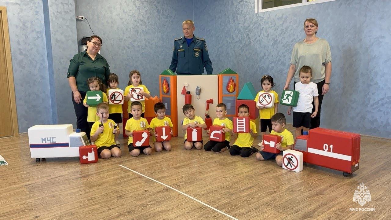 Играя, учатся спасать: сотрудники МЧС Югры проводят серию интерактивных занятий для дошколят Играя, учатся спасать: сотрудники МЧС Югры проводят серию интерактивных занятий для дошколят