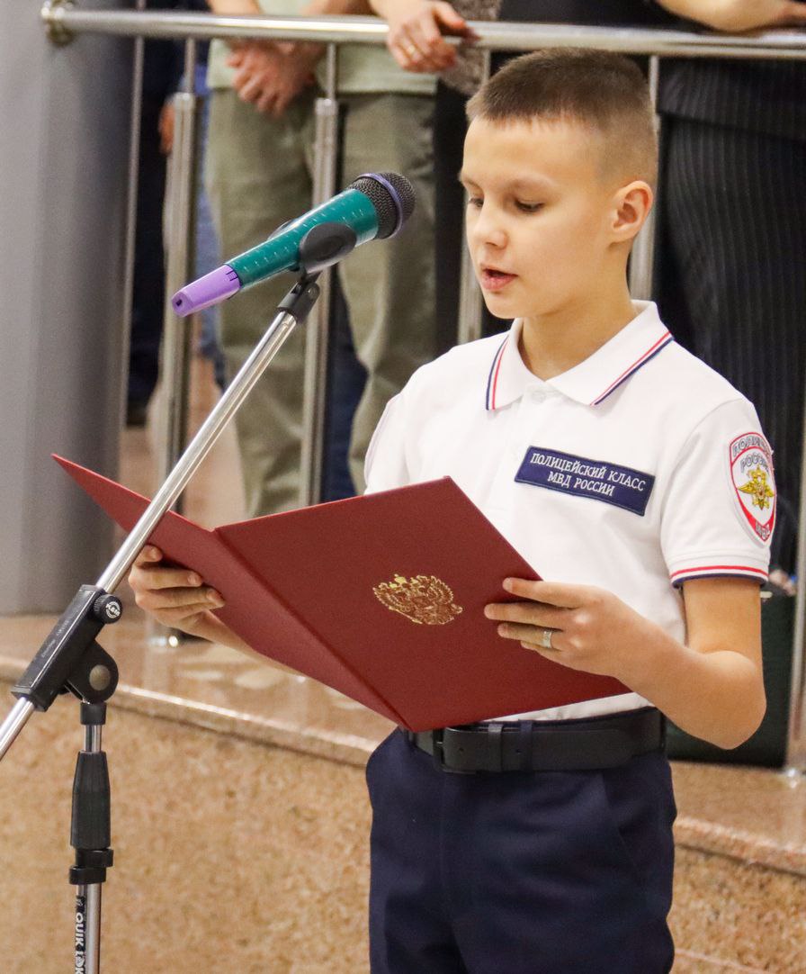 В Ханты-Мансийске учащиеся полицейского класса приняли присягу на верность Отечеству В Ханты-Мансийске учащиеся полицейского класса приняли присягу на верность Отечеству