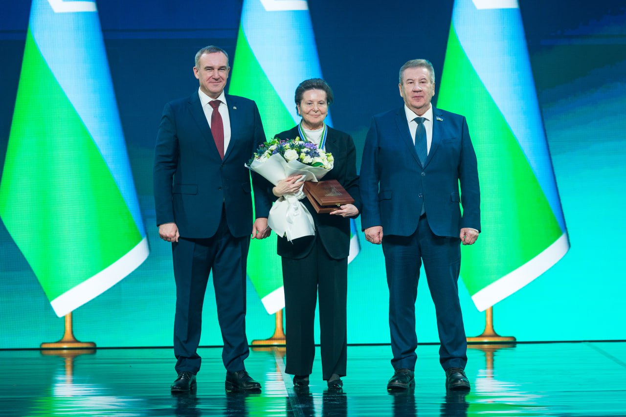 Руслан Кухарук вручил высокие государственные и окружные награды жителям Югры в честь юбилея региона Руслан Кухарук вручил высокие государственные и окружные награды жителям Югры в честь юбилея региона