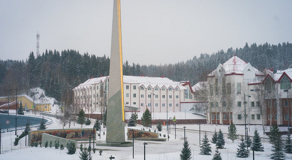 Сегодня в столице округа торжественно открыли стелу «Ханты-Мансийск – город трудовой доблести» Сегодня в столице округа торжественно открыли стелу «Ханты-Мансийск – город трудовой доблести»
