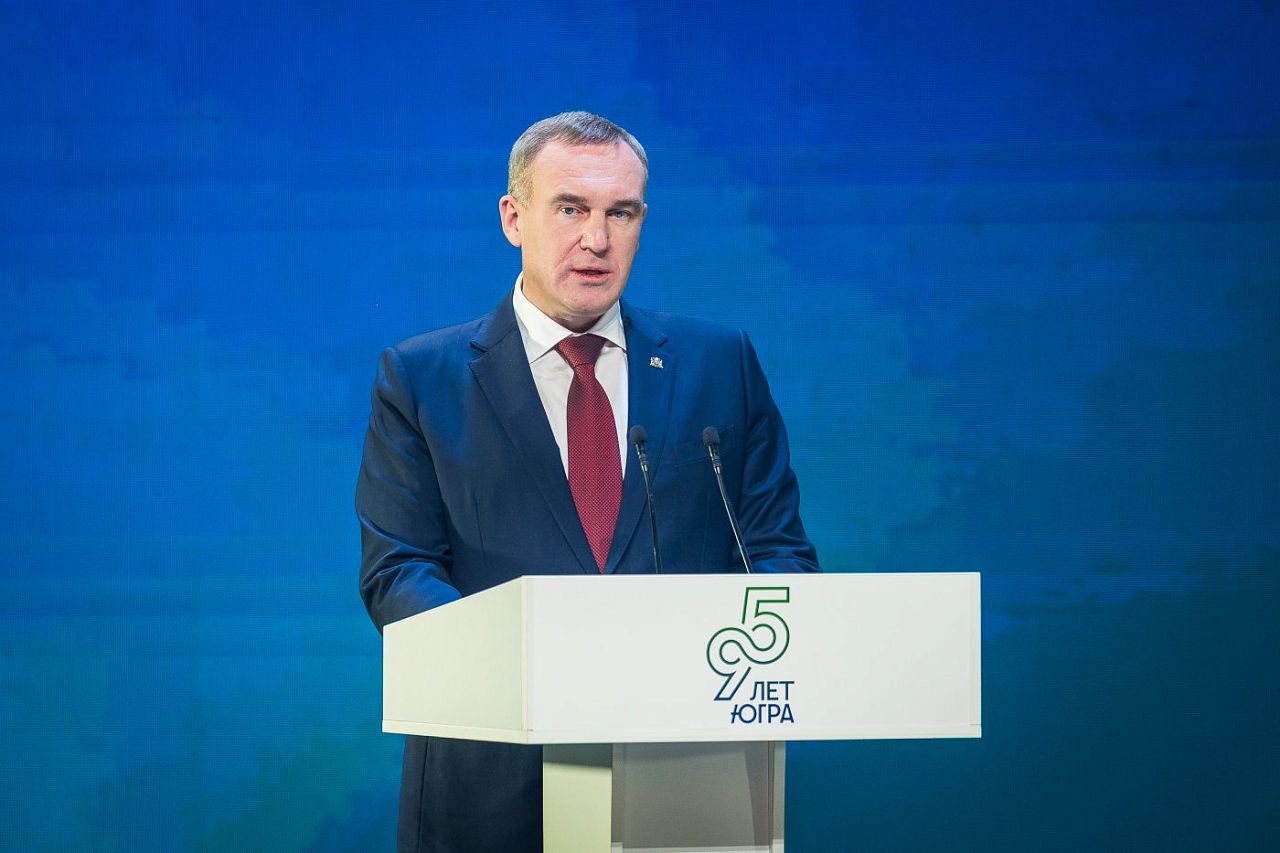 Руслан Кухарук вручил высокие государственные и окружные награды жителям Югры в честь юбилея региона