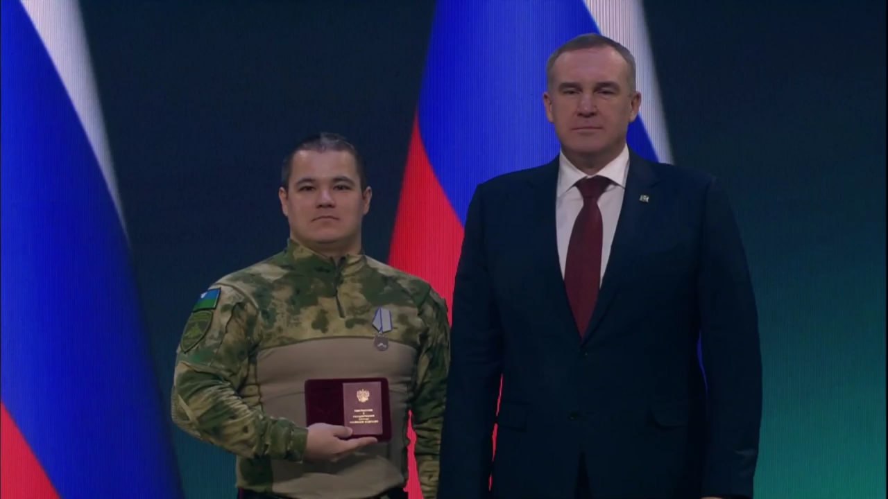 На торжественном мероприятии, посвящённом 95-летию со дня образования Ханты-Мансийского автономного округа-Югры, глава региона Руслан Кухарук вручил государственные награды двоим сургутянам – участникам специальной военной...