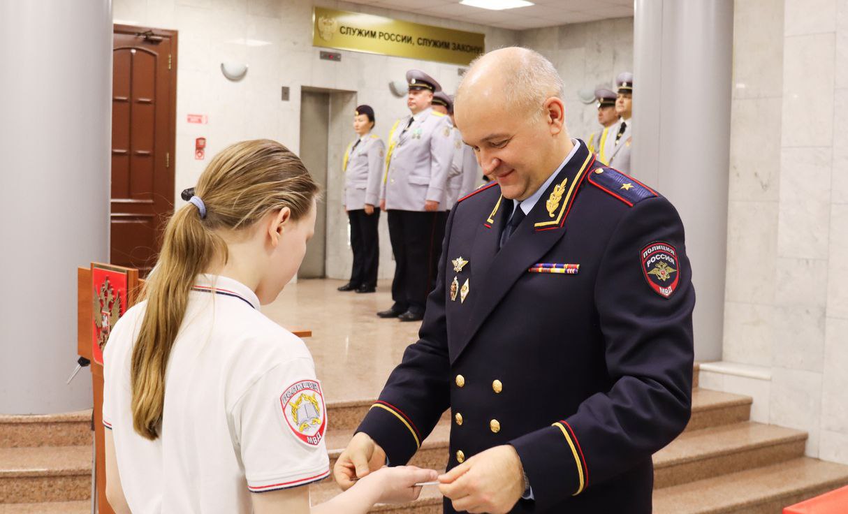 В Ханты-Мансийске учащиеся полицейского класса приняли присягу на верность Отечеству В Ханты-Мансийске учащиеся полицейского класса приняли присягу на верность Отечеству