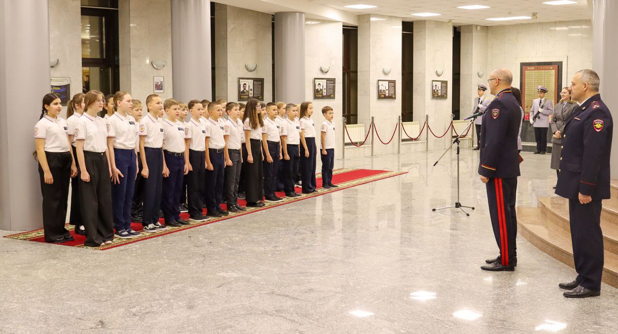 В Ханты-Мансийске учащиеся полицейского класса приняли присягу на верность Отечеству В Ханты-Мансийске учащиеся полицейского класса приняли присягу на верность Отечеству