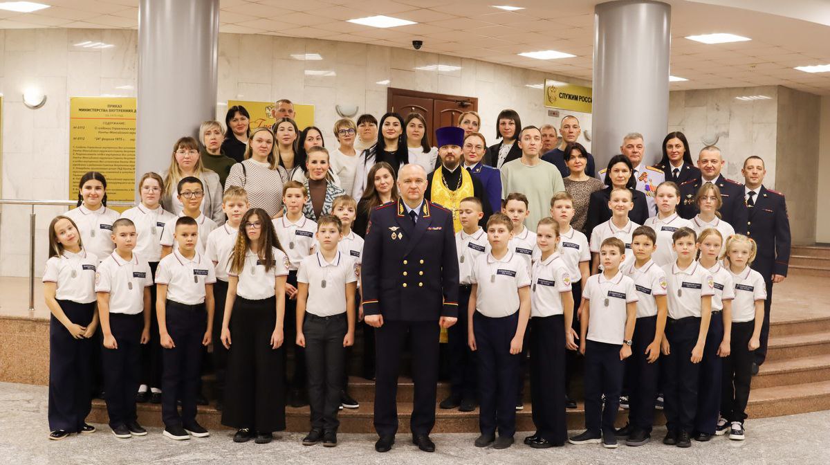 В Ханты-Мансийске учащиеся полицейского класса приняли присягу на верность Отечеству В Ханты-Мансийске учащиеся полицейского класса приняли присягу на верность Отечеству