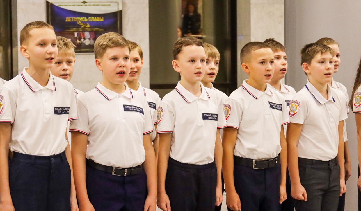 В Ханты-Мансийске учащиеся полицейского класса приняли присягу на верность Отечеству В Ханты-Мансийске учащиеся полицейского класса приняли присягу на верность Отечеству