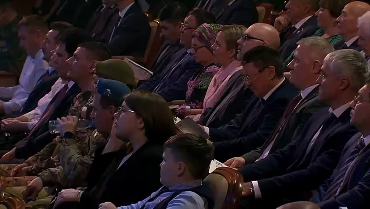 Владимир Путин поздравил югорчан с 95-летием региона