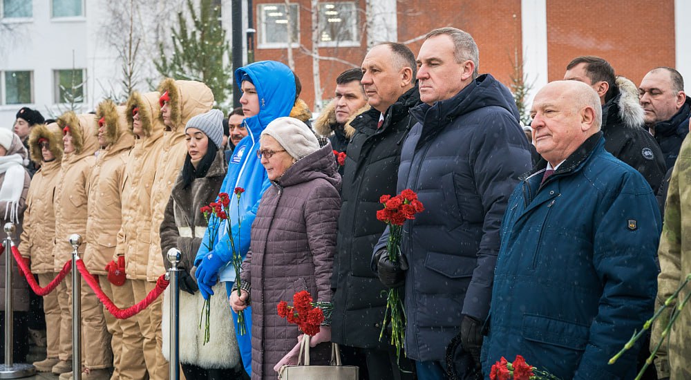 Сегодня в столице округа торжественно открыли стелу «Ханты-Мансийск – город трудовой доблести» Сегодня в столице округа торжественно открыли стелу «Ханты-Мансийск – город трудовой доблести»