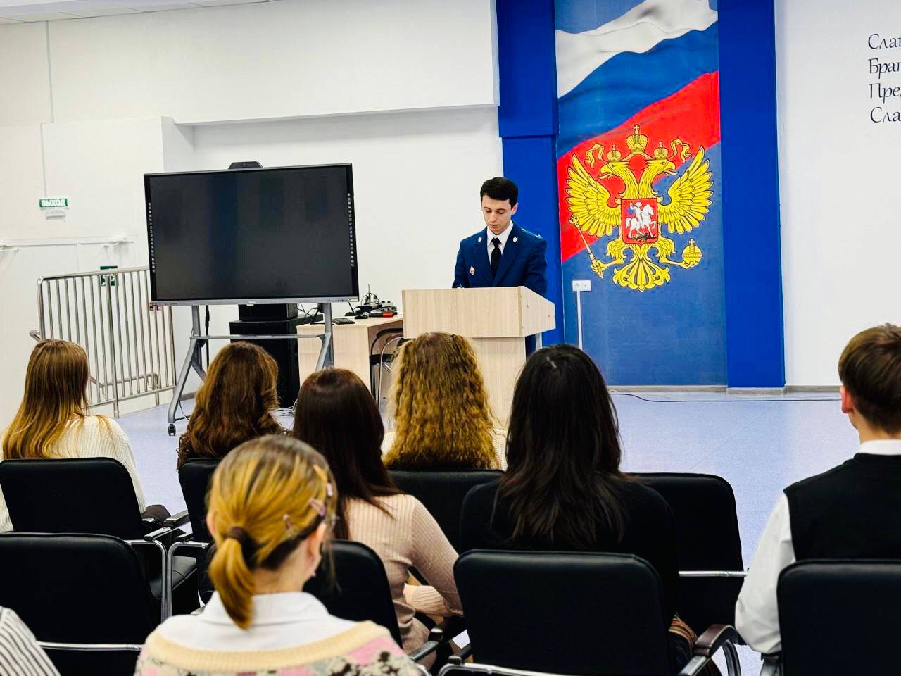 Прокурорами проведены мероприятия по правовому просвещению к 95-летию со дня образования автономного округа Прокурорами проведены мероприятия по правовому просвещению к 95-летию со дня образования автономного округа