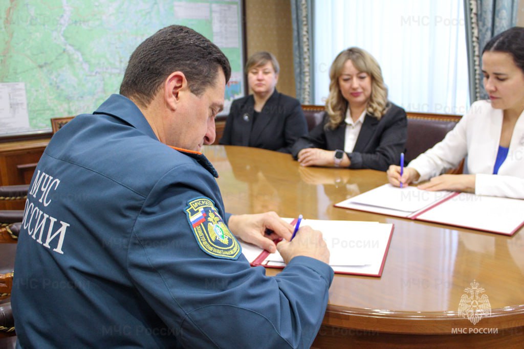 Главное управление МЧС России по Югре и КУ «Центр занятости населения Югры» заключили соглашение о сотрудничестве Главное управление МЧС России по Югре и КУ «Центр занятости населения Югры» заключили соглашение о сотрудничестве