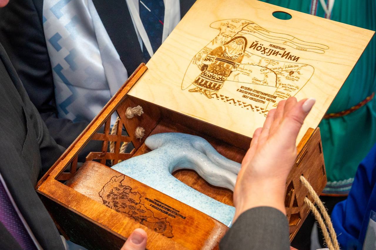 Руслан Кухарук торжественно открыл выставку-ярмарку «Товары земли Югорской», приуроченную к юбилею региона Руслан Кухарук торжественно открыл выставку-ярмарку «Товары земли Югорской», приуроченную к юбилею региона