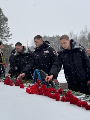 В Сургуте отдали дань памяти погибшим при исполнении воинского и служебного долга на Северном Кавказе