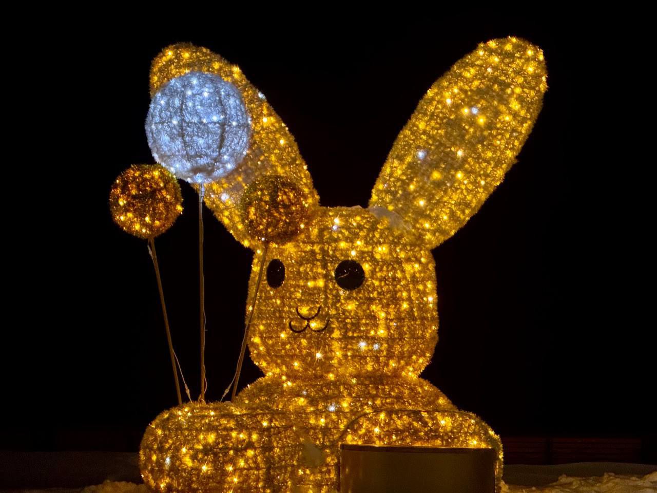 В Нижневартовске продолжается новогоднее оформление улично-дорожной сети города, а также центральных площадок проведения праздника В Нижневартовске продолжается новогоднее оформление улично-дорожной сети города, а также центральных площадок проведения праздника