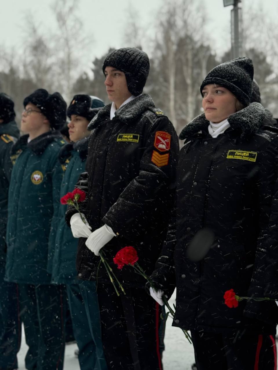 В Сургуте отдали дань памяти погибшим при исполнении воинского и служебного долга на Северном Кавказе В Сургуте отдали дань памяти погибшим при исполнении воинского и служебного долга на Северном Кавказе