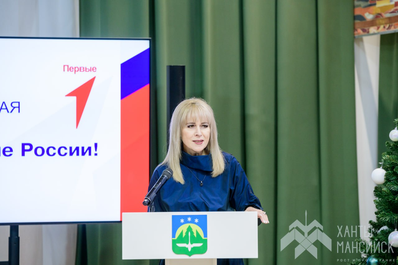 Будущее нашей страны. В окружной столице состоялась торжественная церемония вручения паспортов в рамках Всероссийской программы «Мы – граждане России» Будущее нашей страны. В окружной столице состоялась торжественная церемония вручения паспортов в рамках Всероссийской программы «Мы – граждане России»