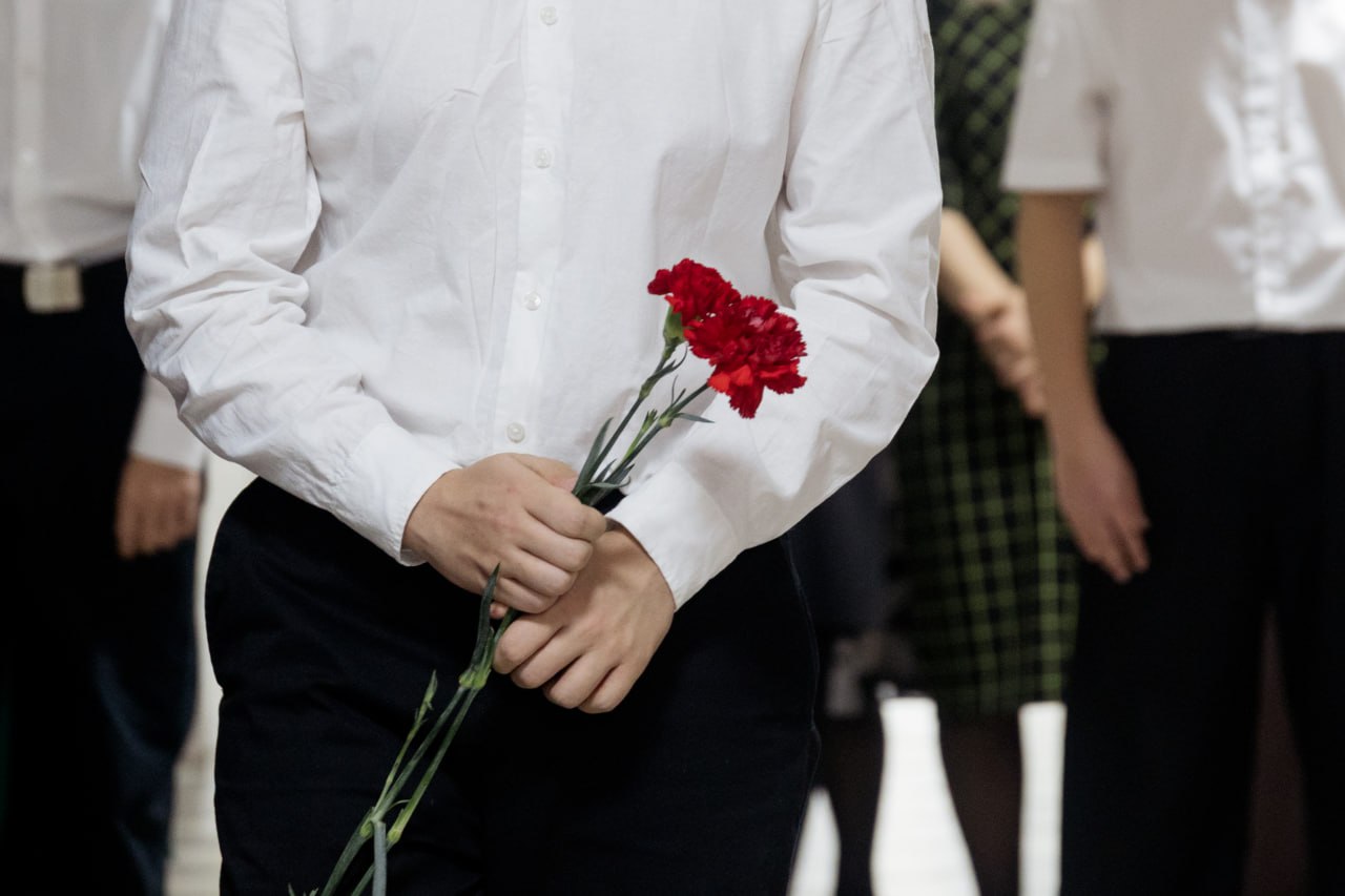 В День Героев Отечества в Сургуте открыли мемориальную доску Владимиру Суворову, погибшему в зоне проведения специальной военной операции В День Героев Отечества в Сургуте открыли мемориальную доску Владимиру Суворову, погибшему в зоне проведения специальной военной операции