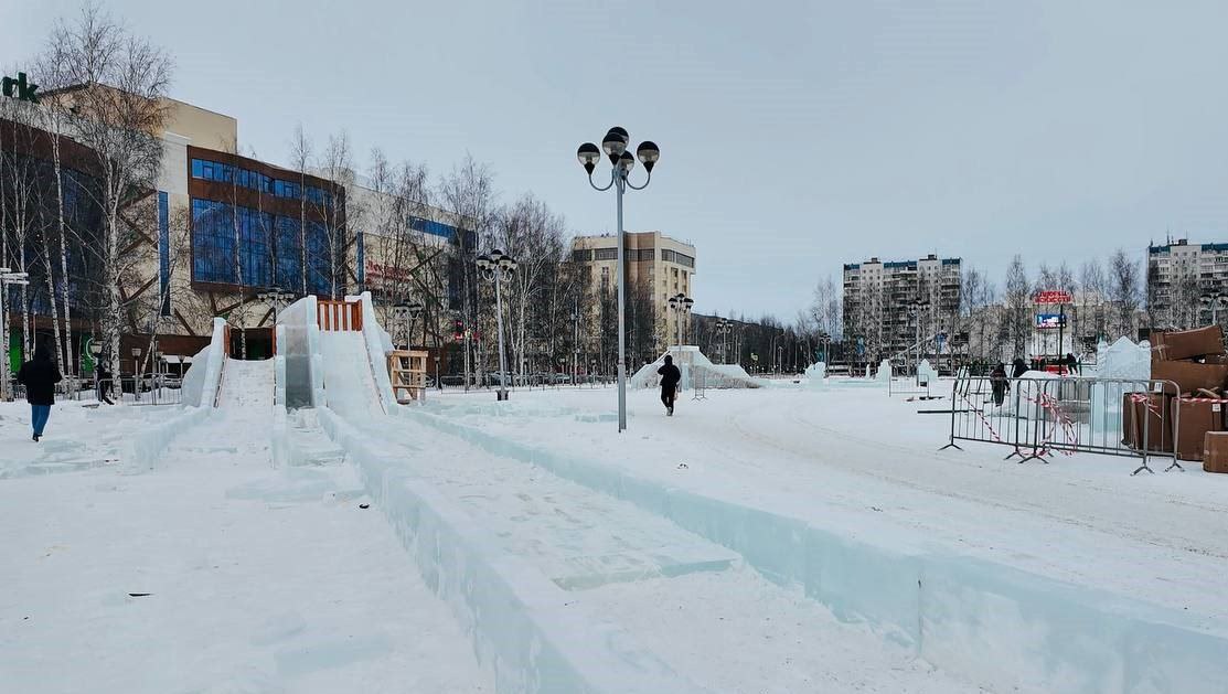 В Нижневартовске продолжается новогоднее оформление улично-дорожной сети города, а также центральных площадок проведения праздника В Нижневартовске продолжается новогоднее оформление улично-дорожной сети города, а также центральных площадок проведения праздника