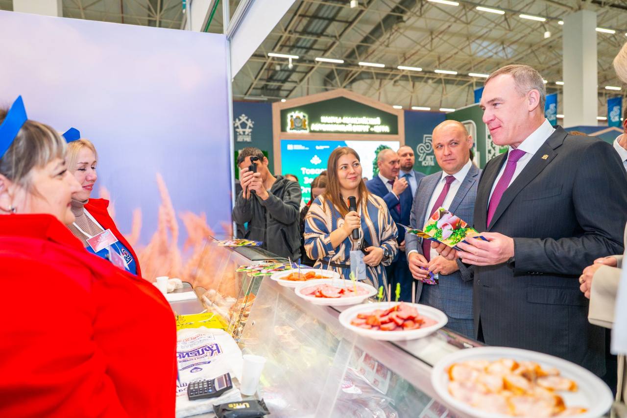 Руслан Кухарук торжественно открыл выставку-ярмарку «Товары земли Югорской», приуроченную к юбилею региона Руслан Кухарук торжественно открыл выставку-ярмарку «Товары земли Югорской», приуроченную к юбилею региона